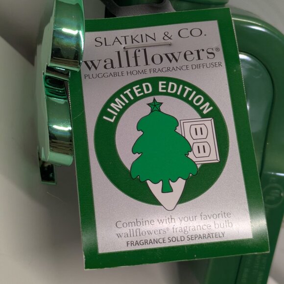 NWT! Bath & Body Works Limited Edition Christmas Tree Wallflower Scent Diffuser - Picture 3 of 4